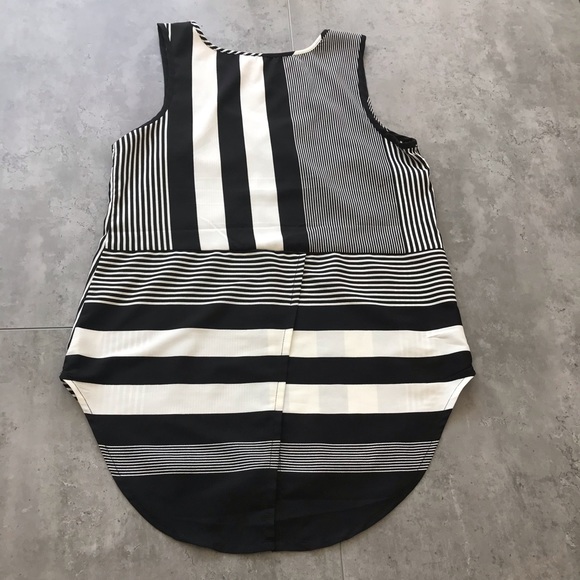 top with asymmetric pattern - Picture 4 of 5